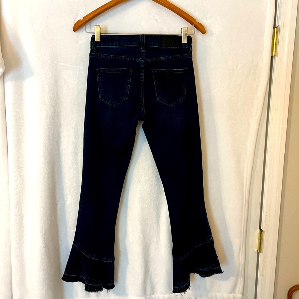 Pistola size 24 jeans.